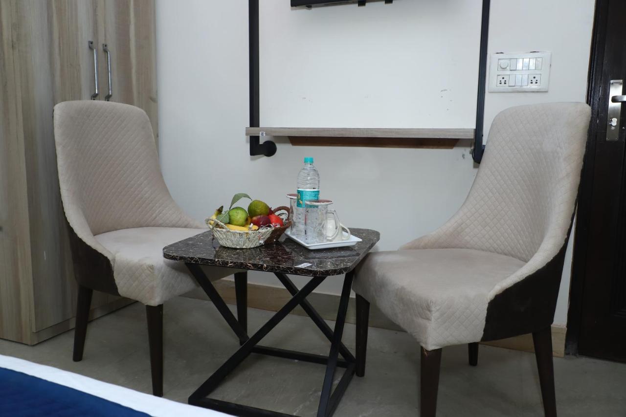 Lyf Corporate Suites - Noida Sector 19 Exterior photo